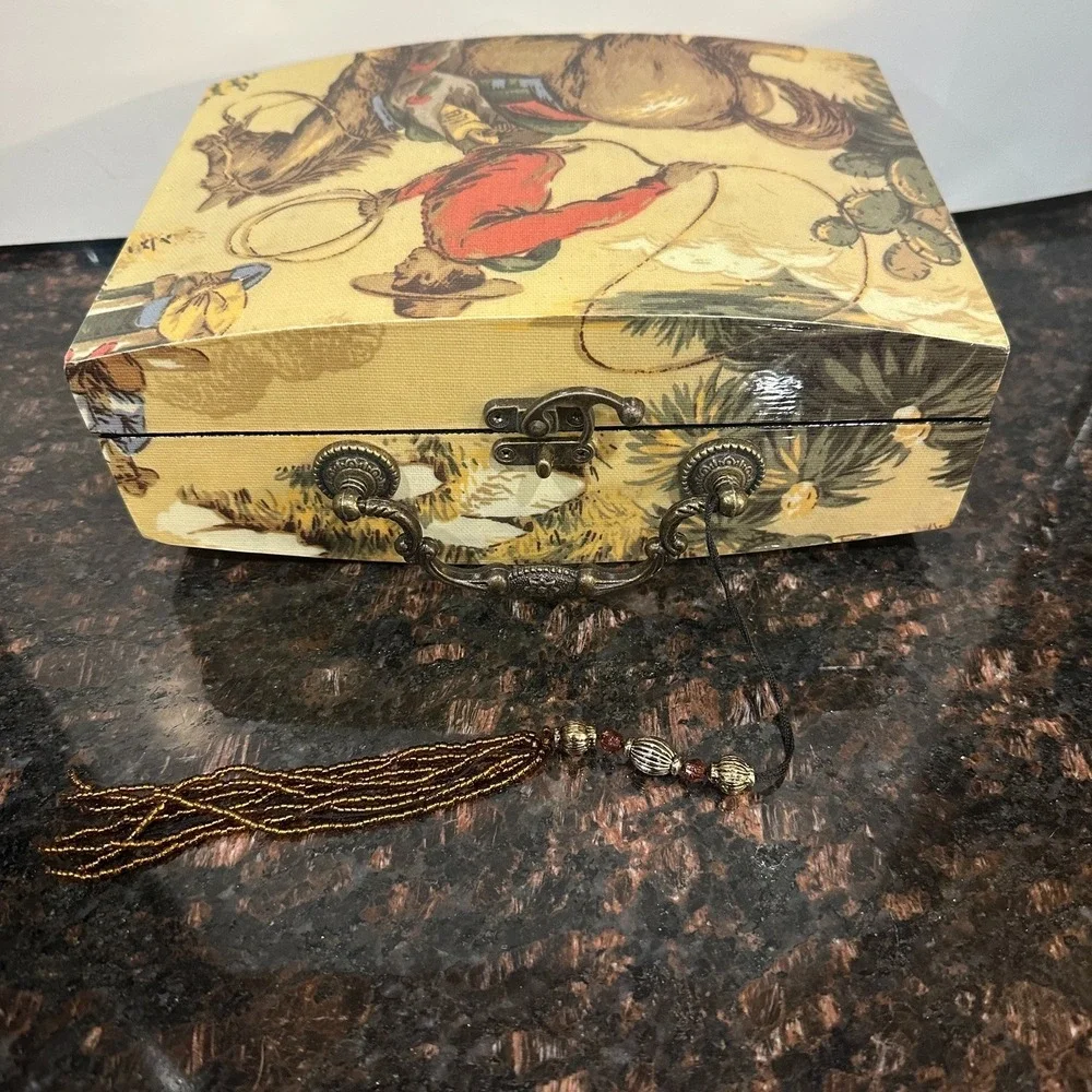 Vintage Western Cowboy Horse Rodeo Jewelry Box Beige Trinket Case Handle Tassel